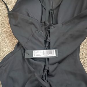 NWT TA3 Hi Cut Zippy - Black × 1
Regular / Long / L org $188